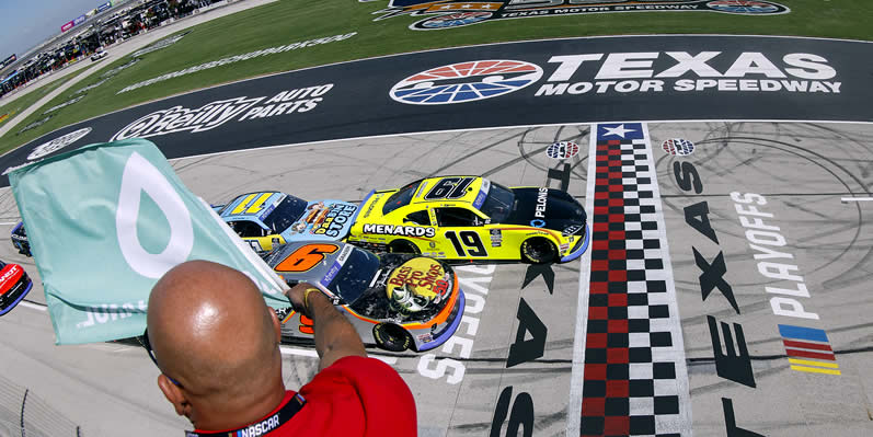 BRANDON JONES LEADS THE FIELD TO GREEN AT TEXAS